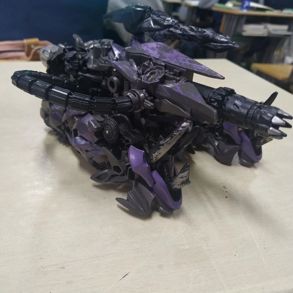 More Studio Series Shockwave Photos Now Showing Vehicle Mode And A Size Comparison To Toys You Dont Have 01 (8 of 8)